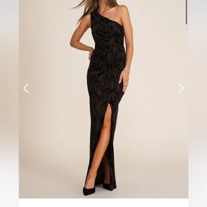 One-shoulder glitter evening gown